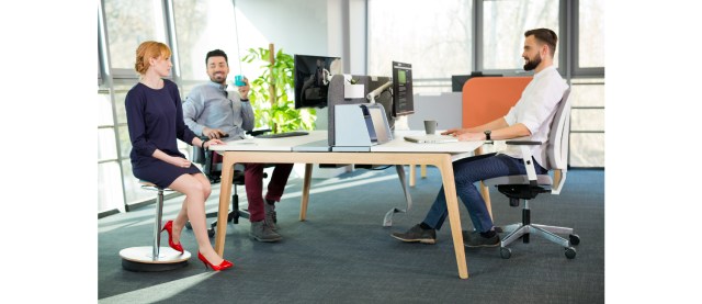 Opertive desk Levitate